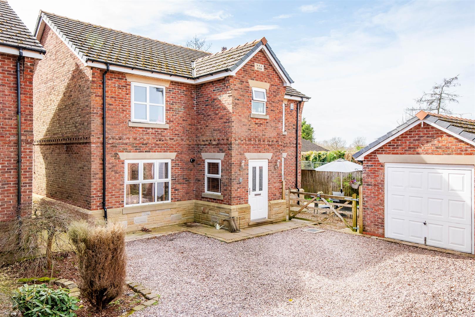 4 bed property in Dob Brow Close, Chorley